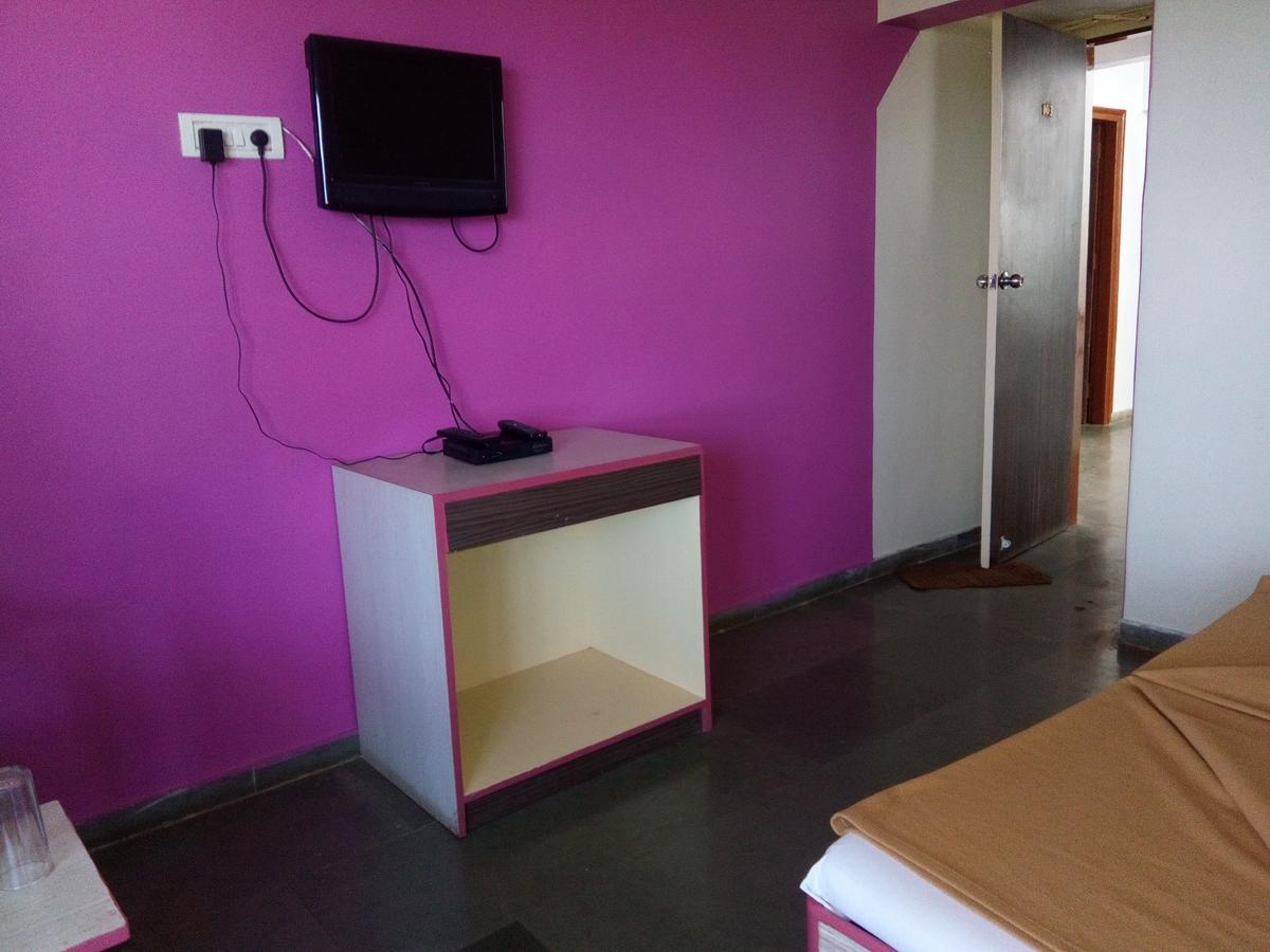 אליבג Hotel Guruji מראה חיצוני תמונה